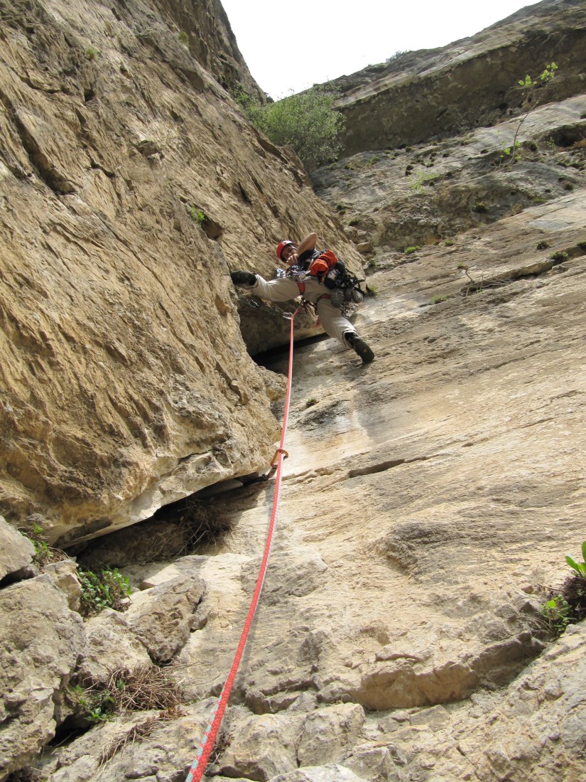 Piccolo Dain - Diedro Maestri - Luca Galbiati in arrampicata su L7